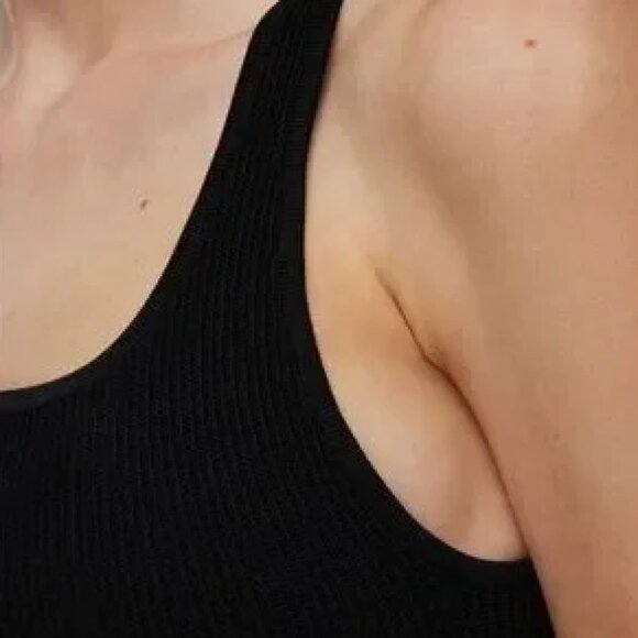 NWT Aritzia Babaton Sculpt Knit Scoopneck Cropped Ribbed Tank - Picture 4 of 7